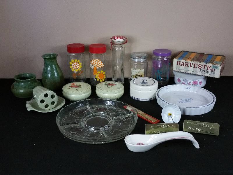 lot 212 image: Group of Older Jars, Etc.