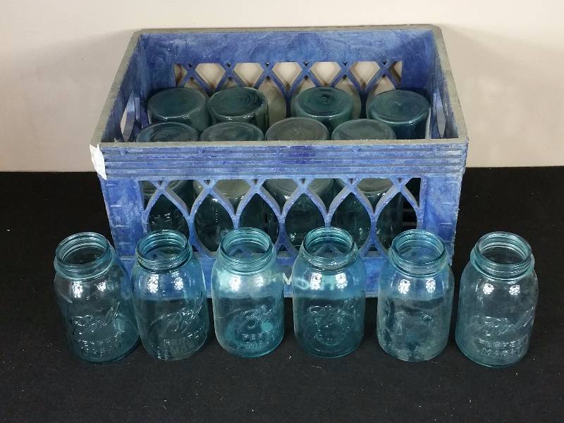 lot 213 image: (18) Ball Mason Jars - Aqua
