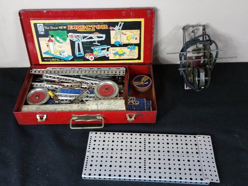 lot 220 image: 1940s A.C. Gilbert Erector Set w Motor