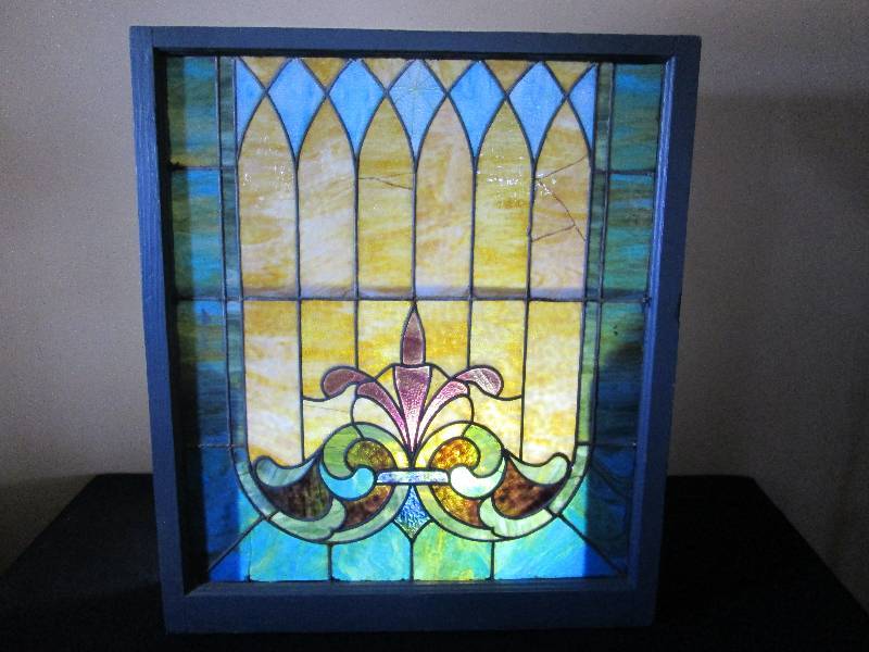 lot 10 image: Beautiful Vintage Stained Glass Window