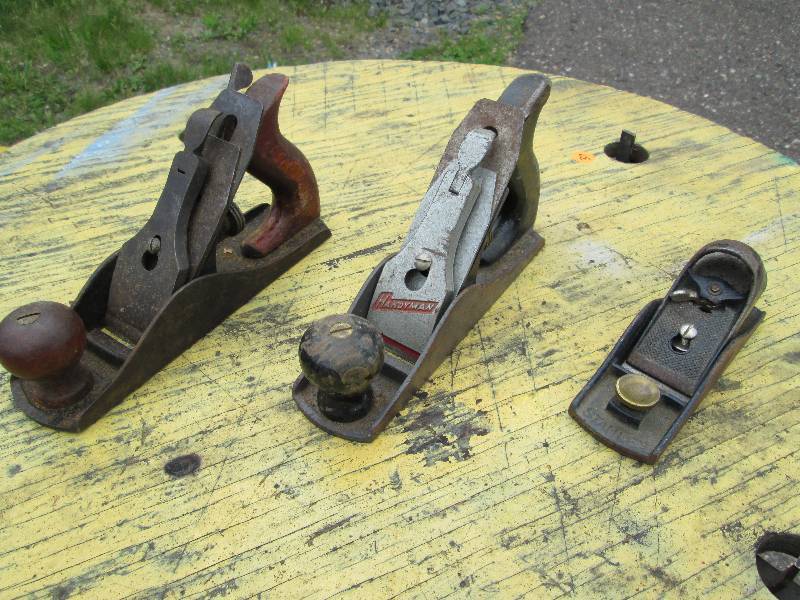 lot 92 image: 3 Wood Planes