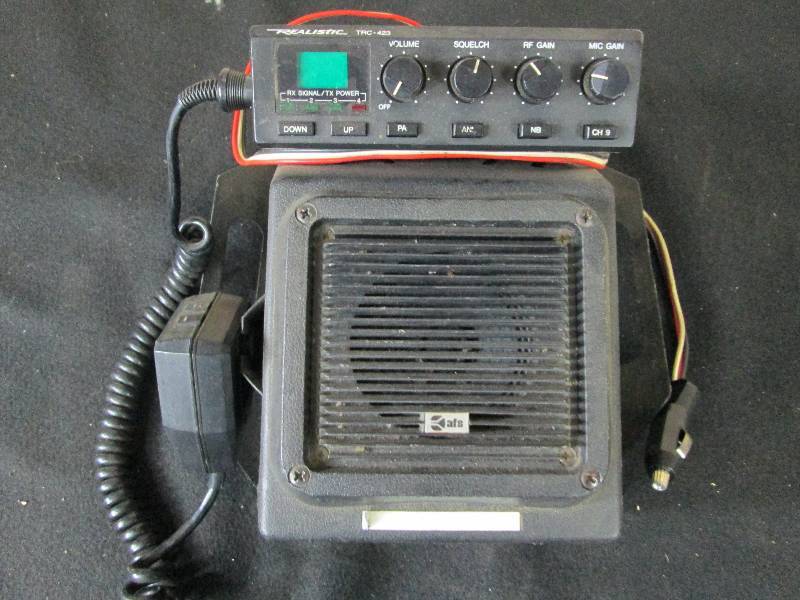 lot 96 image: Realistic TRC-423 CB Radio