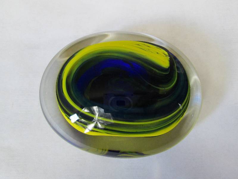 lot 118 image: Blue & Yellow Swirl Paper Weight