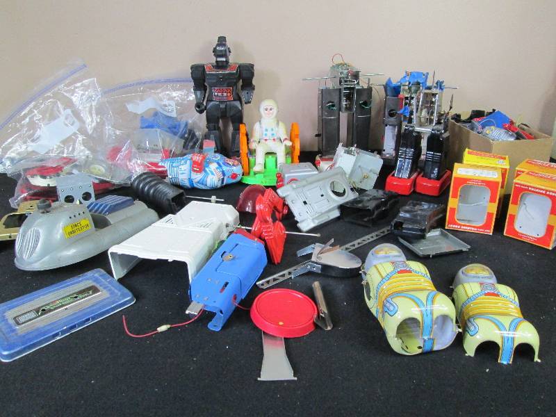 lot 125 image: Group of Tin Robot Parts  Other Older Toys