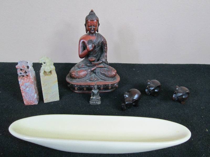 lot 163 image: Carved Stone Asian Stamps & Misc