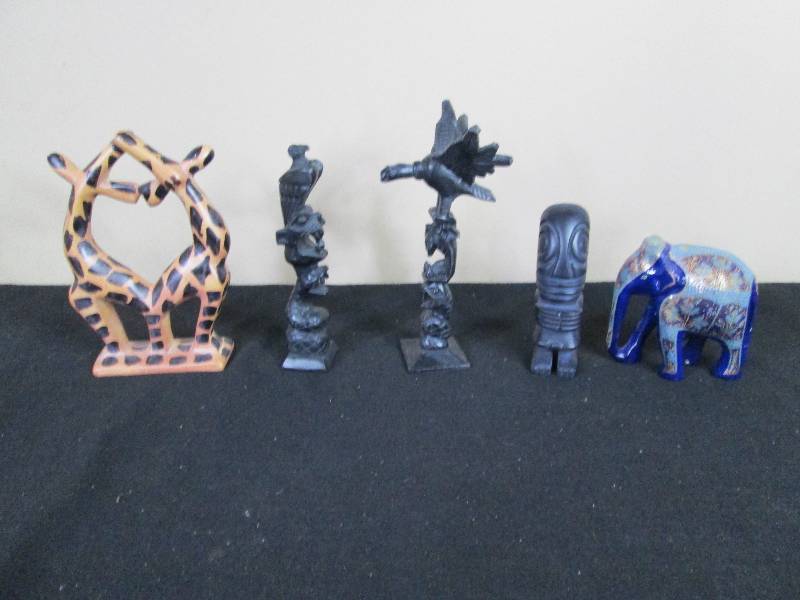 lot 166 image: Totem Poles