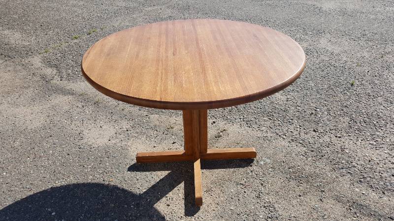 lot 151 image: Solid Oak Table