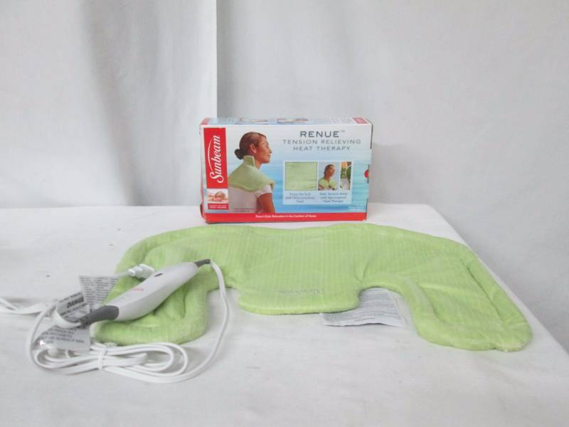 lot 36 image: Sunbeam Renue Heat Therapy Neck and Shoulder Wrap