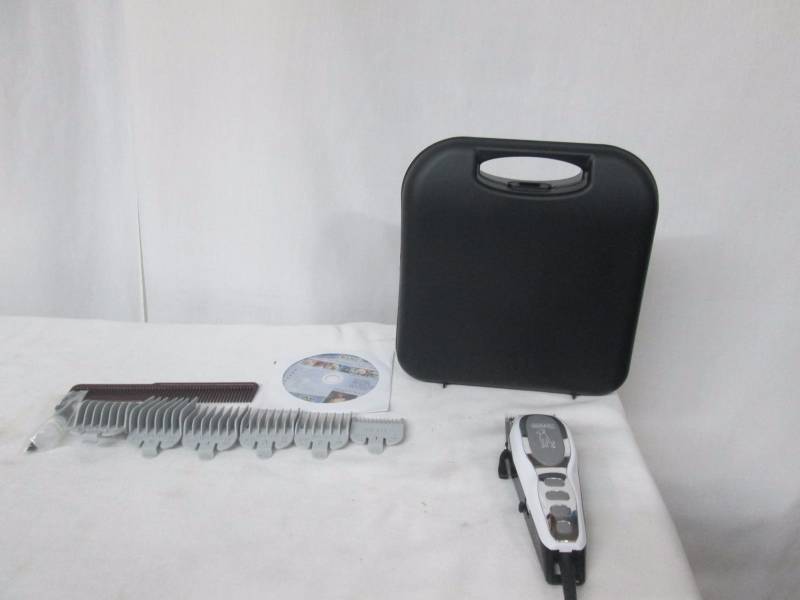 lot 35 image: Wahl Pet Pro 17-pc. Grooming Kit