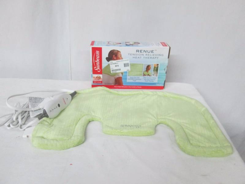 lot 37 image: Sunbeam Renue Heat Therapy Neck and Shoulder Wrap