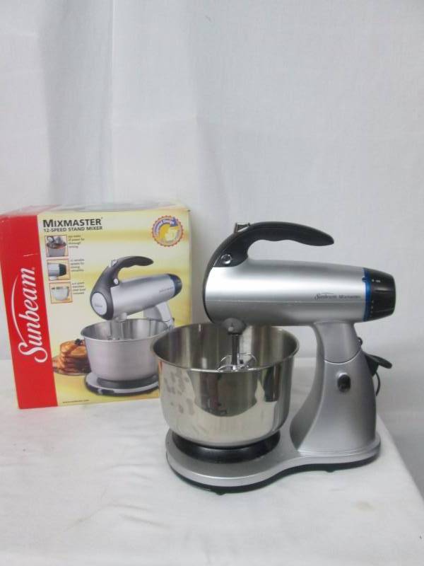 lot 26 image: Sunbeam Mixmaster 12-Speed Stand Mixer