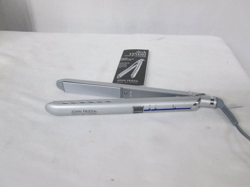 lot 31 image: Conair John Frieda Sleek Finish 1 Flat Iron
