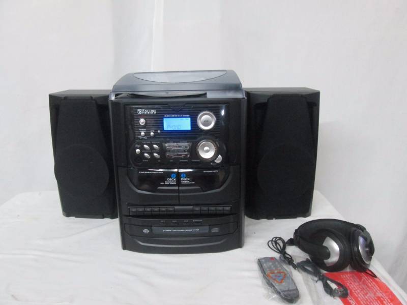 lot 15 image: Encore Technology 3-CD Turntable with Headphones