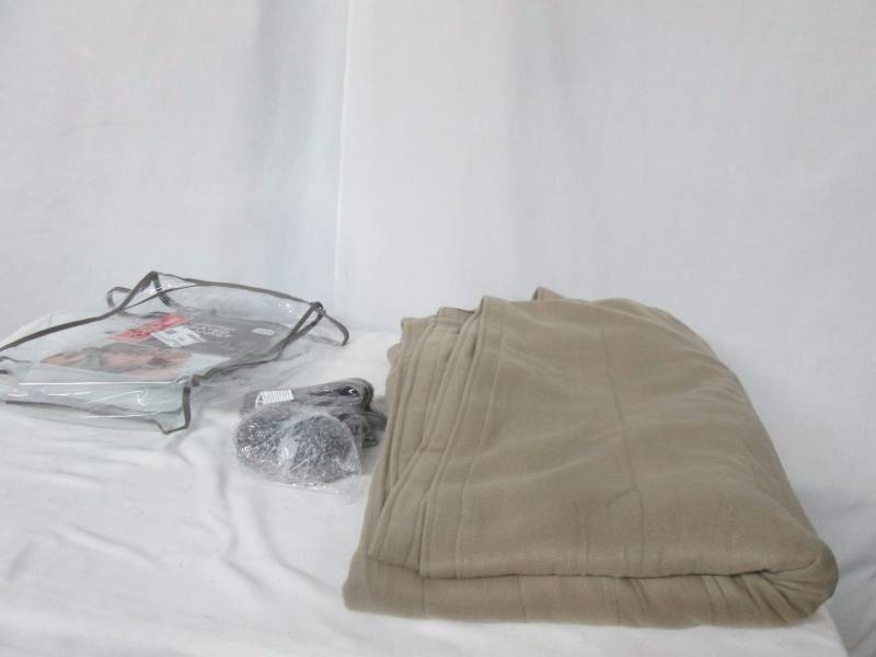 lot 43 image: Sunbeam Quilted Fleece Electric Blanket - Twin