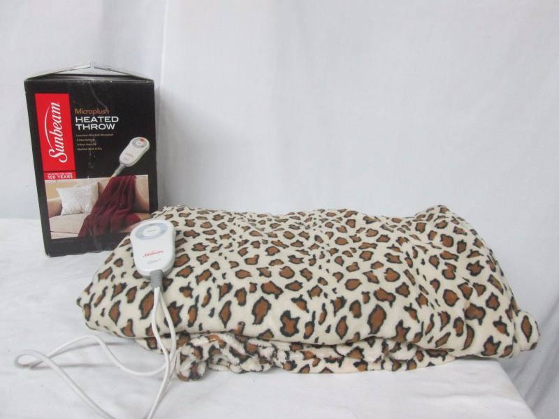 lot 45 image: Sunbeam Microplush Heated Throw
