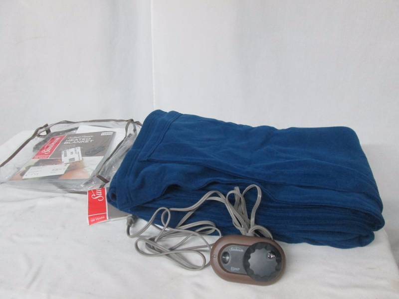 lot 44 image: Sunbeam Quilted Fleece Electric Blanket - Twin