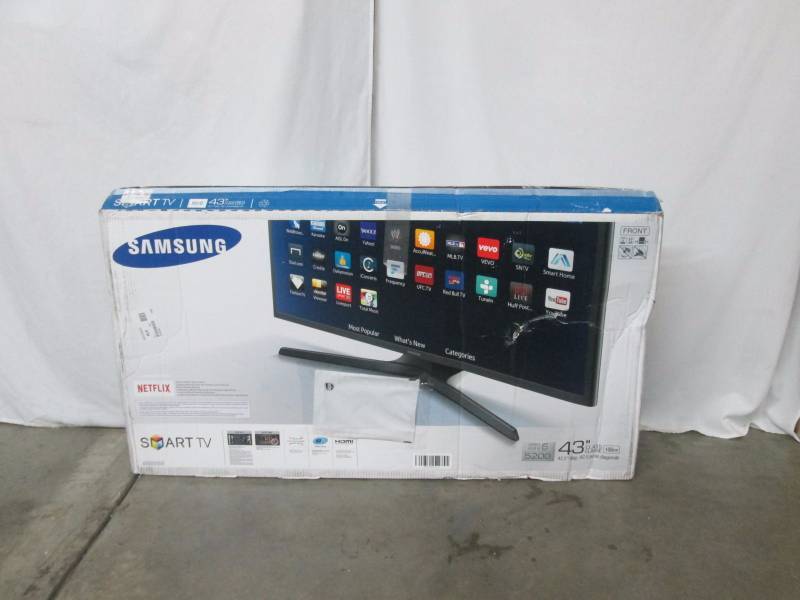 lot 51 image: Samsung 43 1080p LED Smart TV - Broken Screen