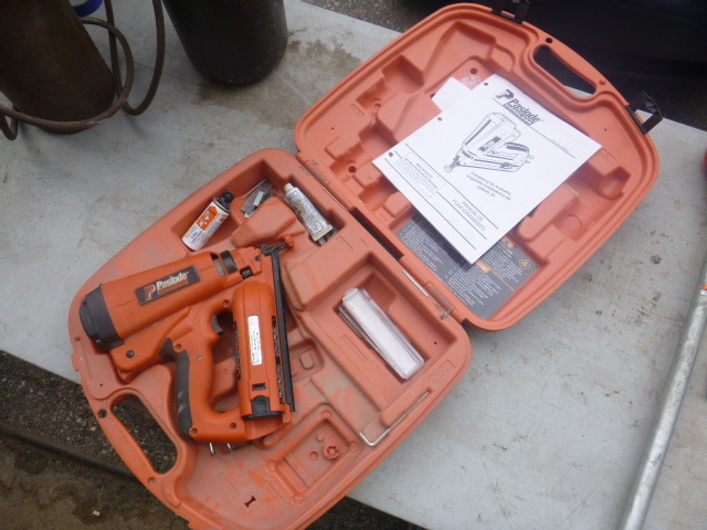 Paslode Cordless 16 Gauge Angled Finish Nailer