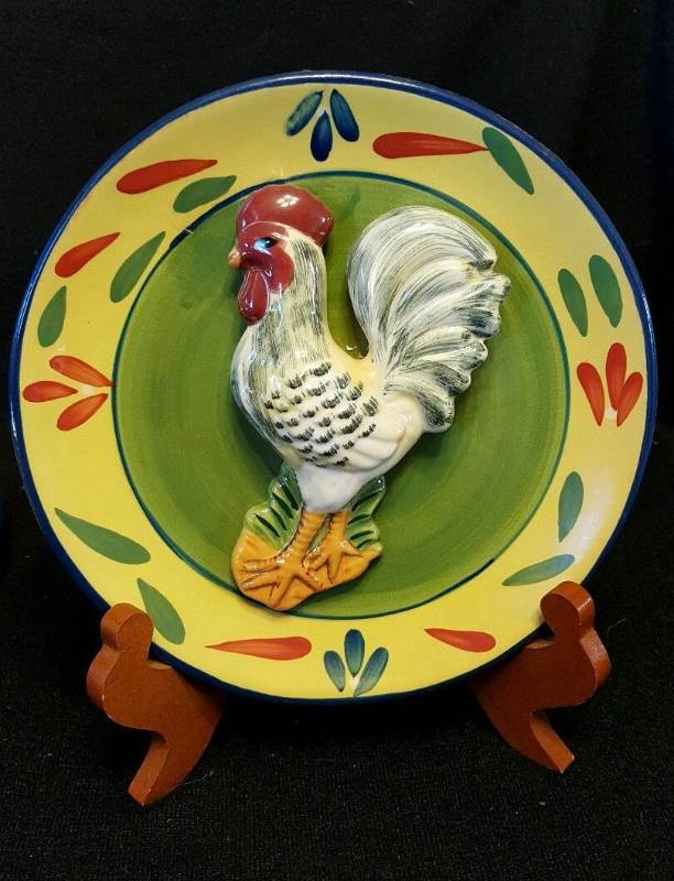Provence rooster collection plate with Puffed out rooster
