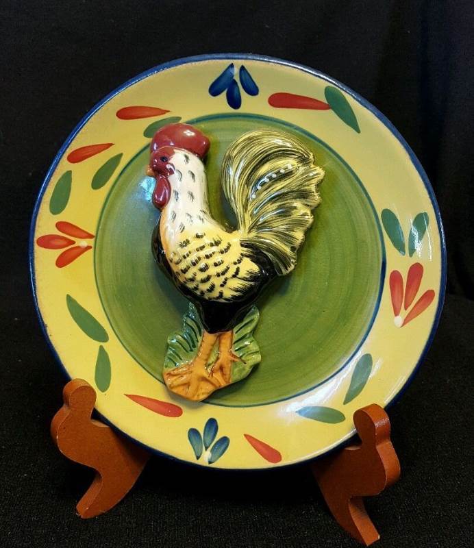 Provence rooster collection plate with Puffed out rooster