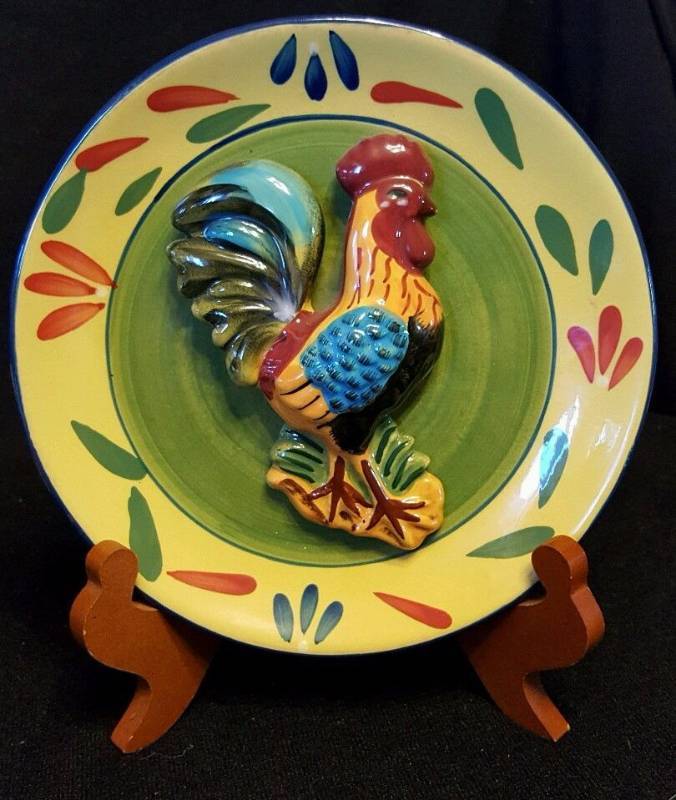 Provence rooster collection plate with Puffed out rooster