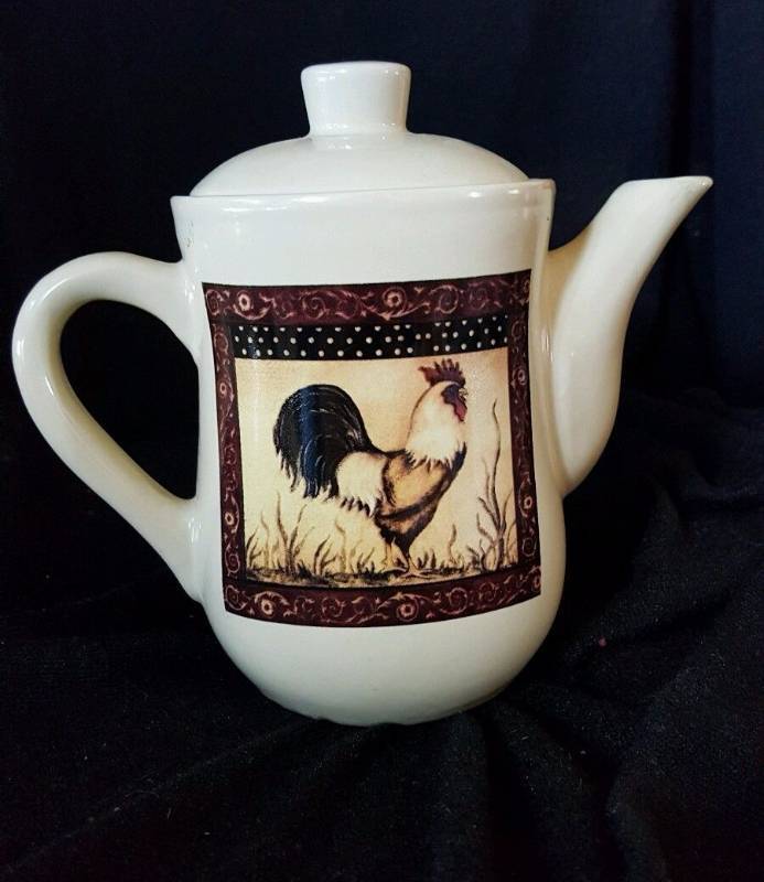 Rooster tea pot