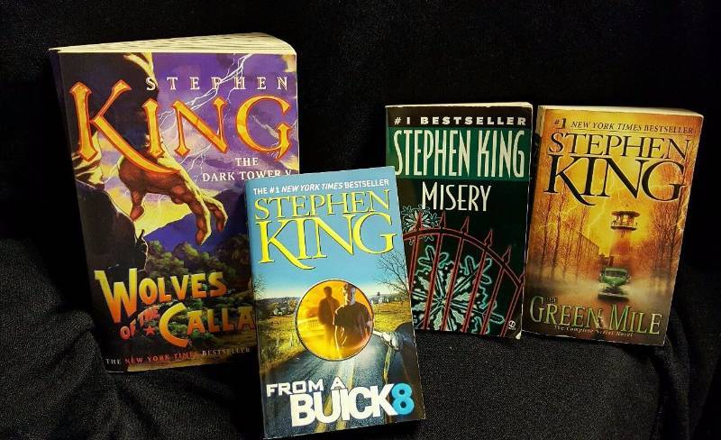 Lot of four Stephen King paper back books