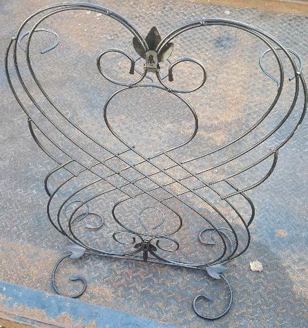 Black metal candle stand