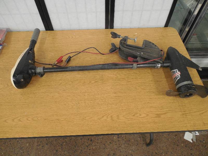 lot 25 image: Minn Kota Endura 30 Transom-Mount Trolling Motor