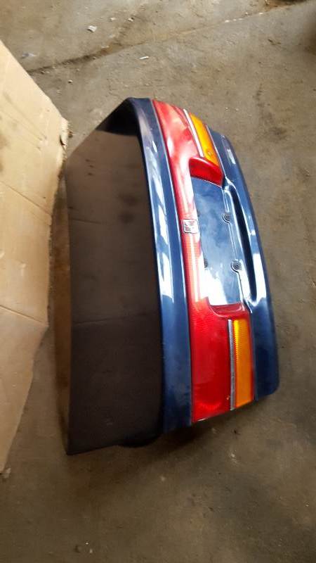 2001 Saurn L Series trunk door