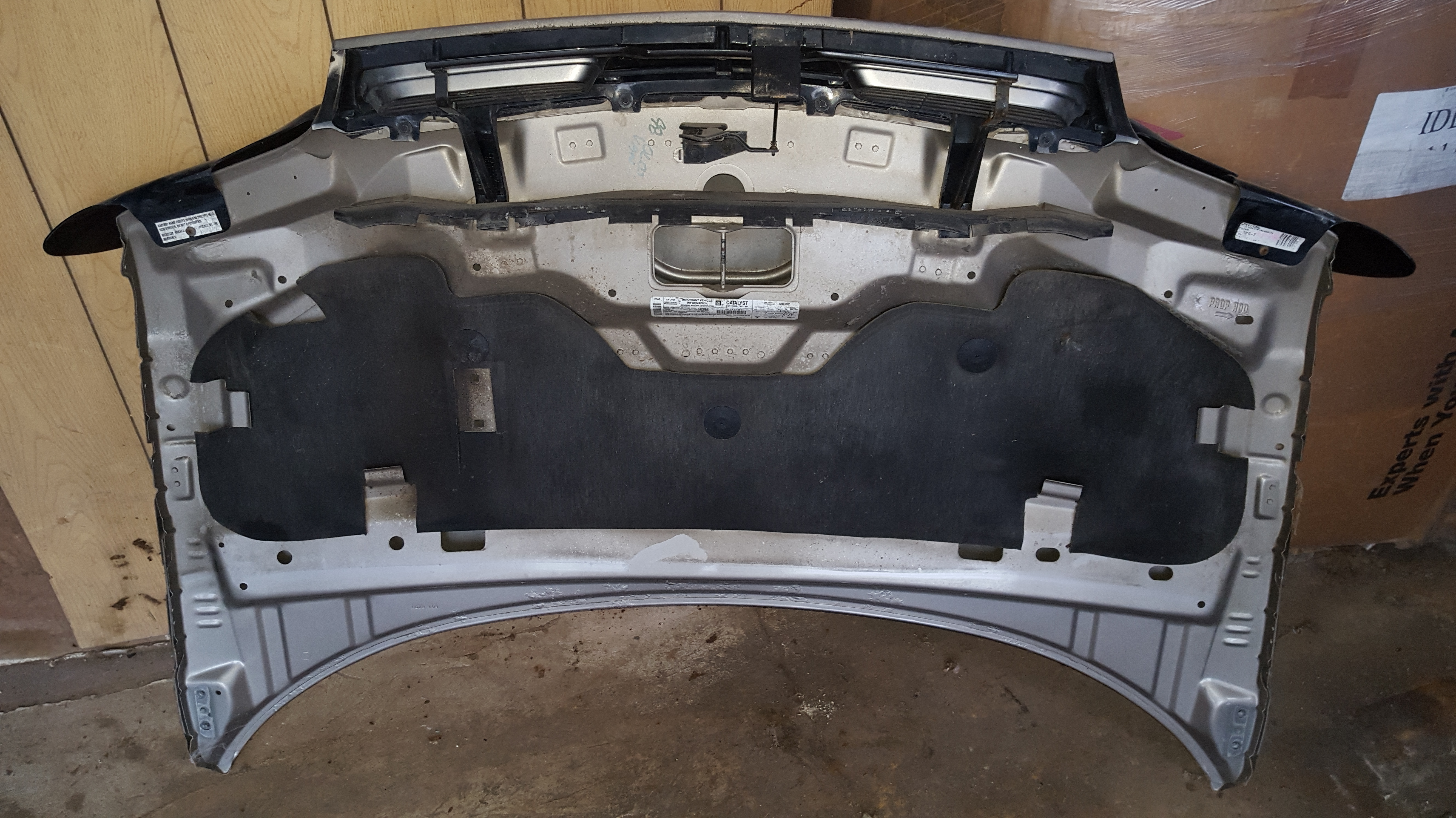 1997 - 2005 Oldsmobile Silhouette hood