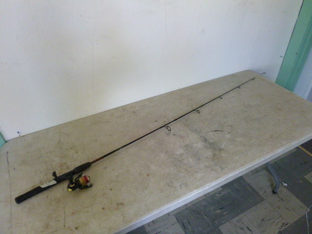 lot 20 image: Shakespeare Ugly Stick Rod