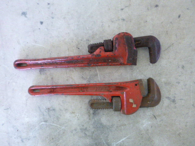 lot 28 image: 2 Pipe Wrenches
