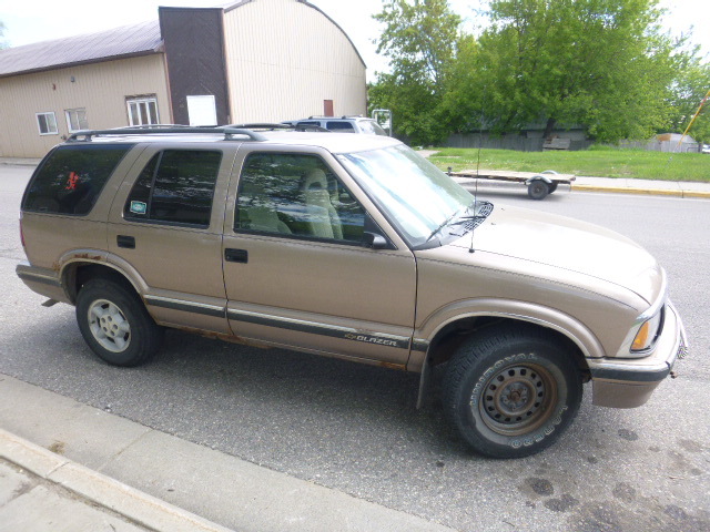 lot 1 image: 1997 Chevrolet Blazer LS