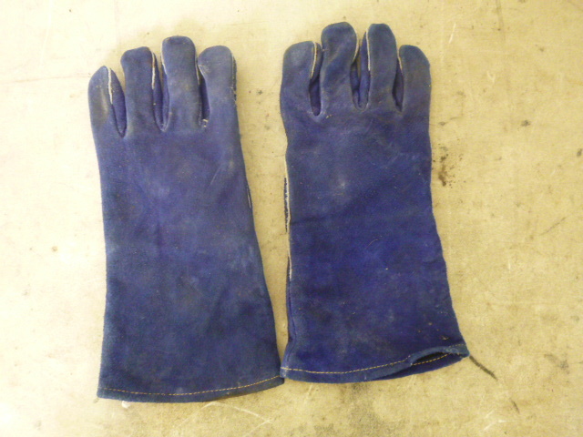 lot 48 image: Leather Welding Gloves