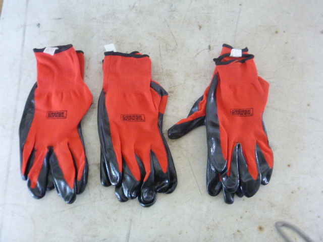 lot 73 image: 3 Pair of Grass Monkey Gloves