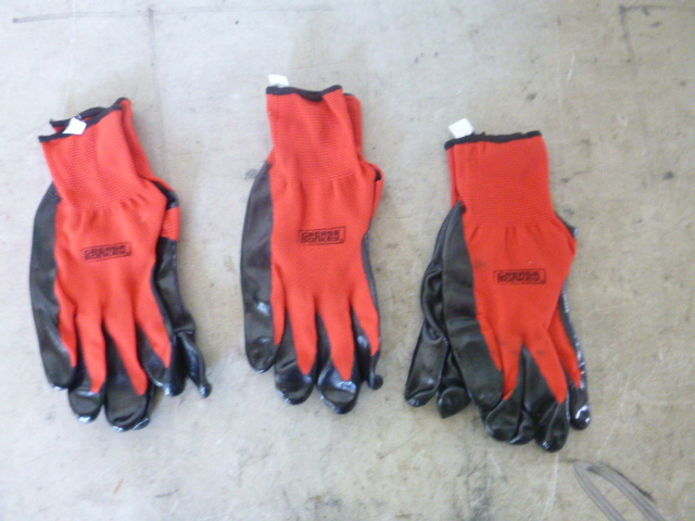 lot 74 image: 3 Pair of Grass Monkey Gloves