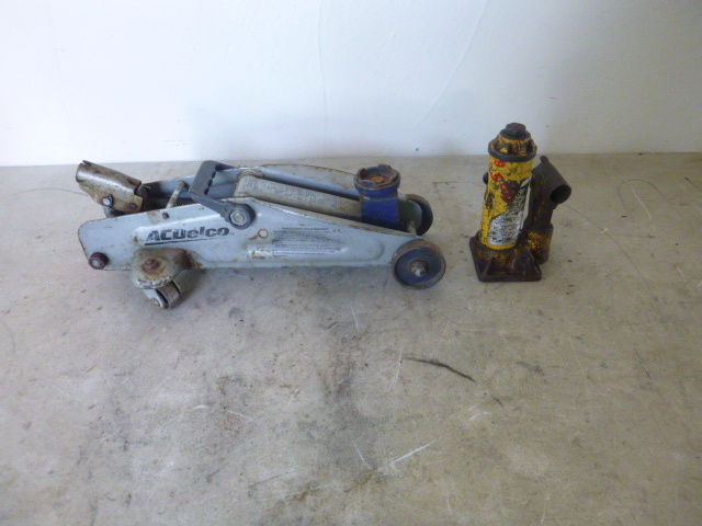 lot 86 image: 2 Jacks