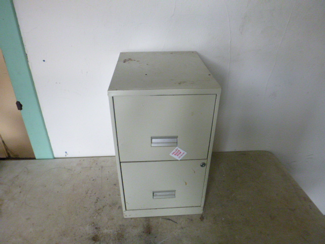 lot 117 image: 2 Drawer File Cabinet