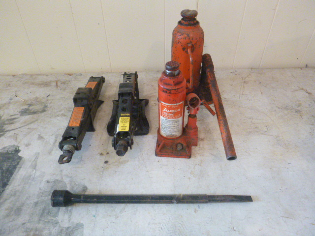 lot 122 image: 4 Jacks