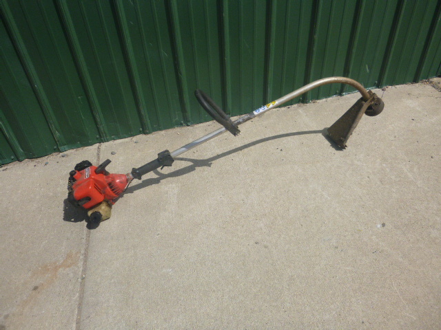 lot 130 image: Homelite Weed Whip