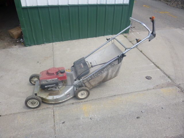 lot 134 image: Honda Push Mower