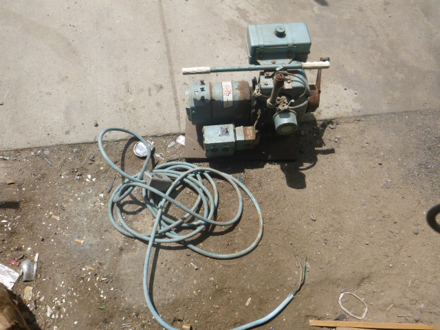 lot 138 image: Sears 3000 Watt Alternator
