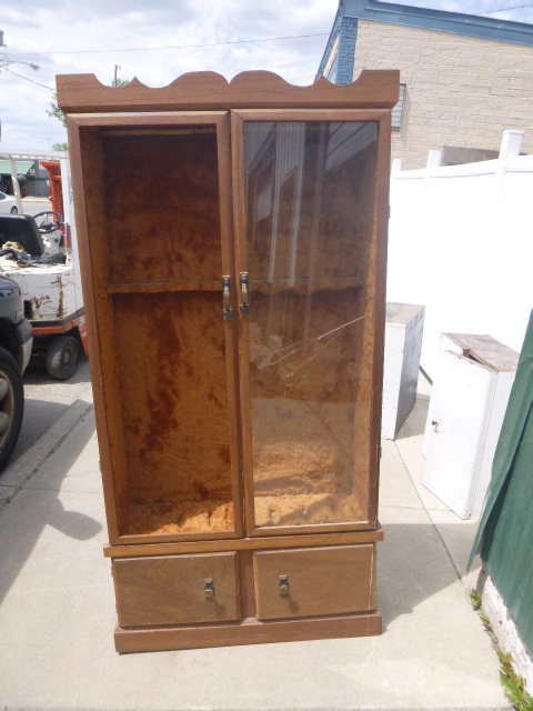 lot 140 image: Gun Cabinet