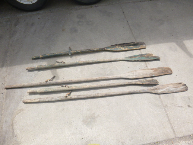 lot 142 image: 5 Old Oars
