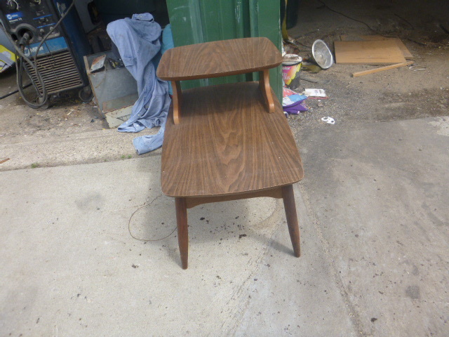 lot 168 image: End Table