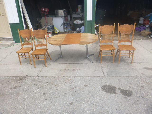 lot 171 image: Table with 4 Chairs