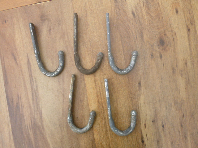 lot 173 image: 5 Garage Hooks