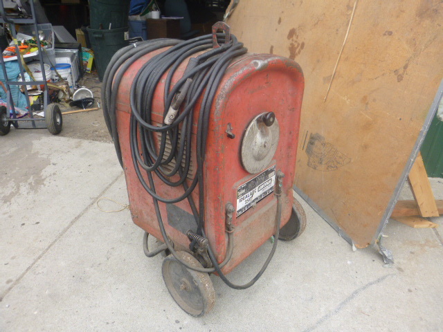 lot 177 image: Lincoln Welder Idealarc 250