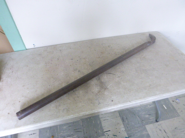 lot 183 image: Pry Bar